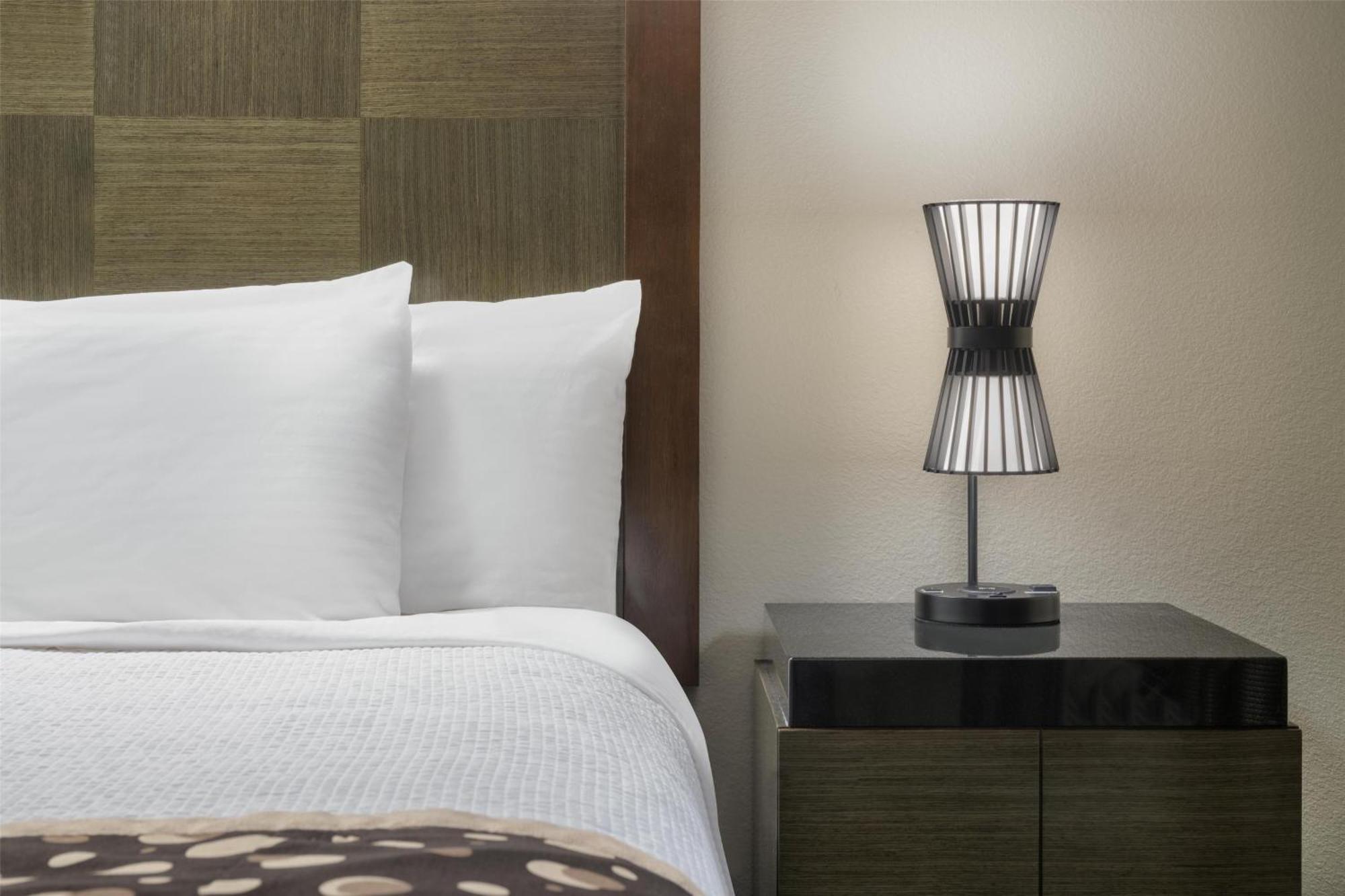 Best Western Premier Crown Chase Inn & Suites Denton Exteriör bild