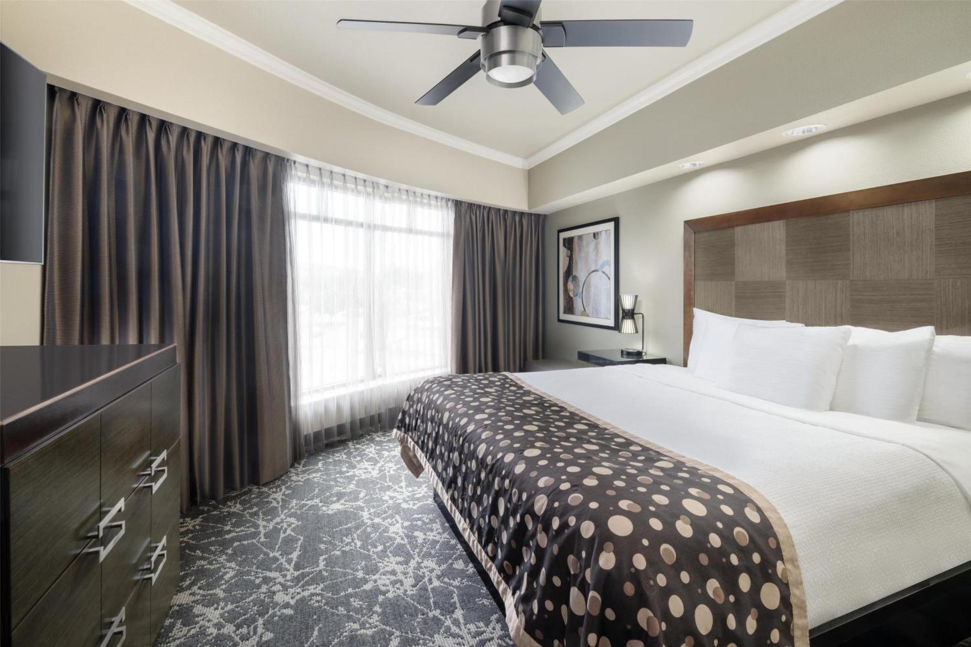 Best Western Premier Crown Chase Inn & Suites Denton Exteriör bild